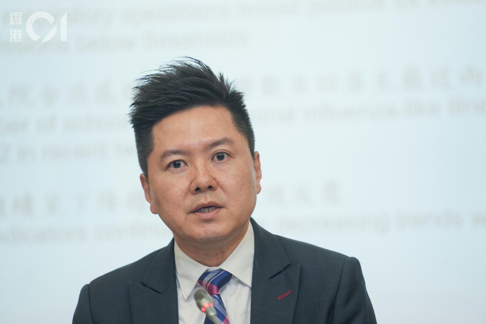 衞生防護中心總監徐樂堅呼籲學童盡快接種流感疫苗。(圖/香港01))