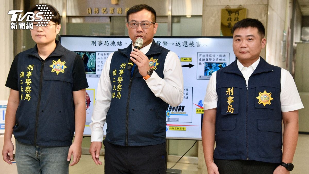 警方說明詐騙手法與案件。(圖/胡瑞麒攝)