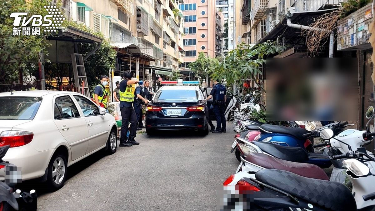 快訊/台中恐怖情人殺紅眼!磚頭敲頭砍女友、媽媽 鄰居也渾身血