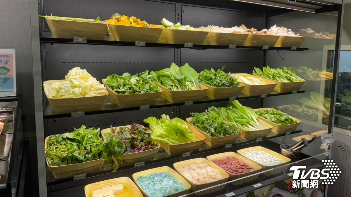 多樣野菜吃到飽。(圖/TVBS)