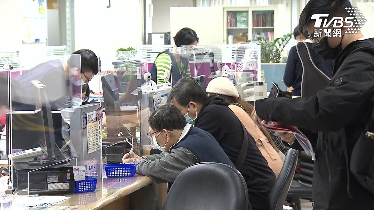 4種人保費白繳。(圖／TVBS)