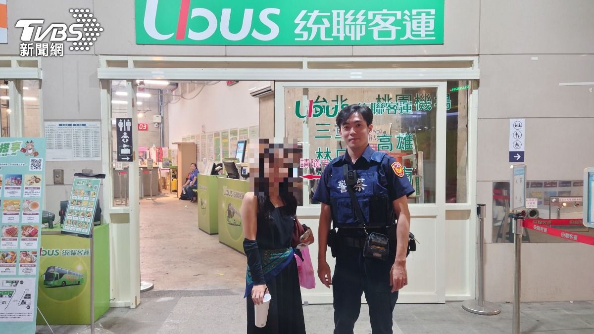 警方更協助瀧澤女士改搭客運。（圖／TVBS）