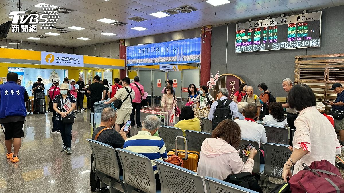 小三通旅運暴增四成！金門居民機票難訂　議員籲中央正視散進團出