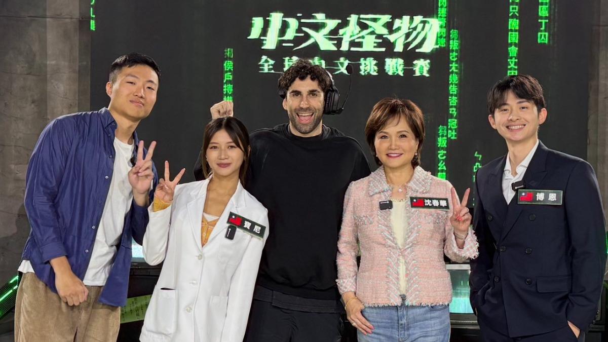 黃大謙(左起)、寶尼、酷的夢、沈春華、博恩日前一起錄影。(圖/翻攝沈春華臉書)
