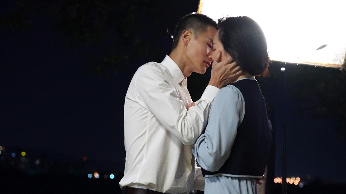 盧彥澤（左）拍吻戲不敢看何宜珊眼睛。（圖／台視提供）