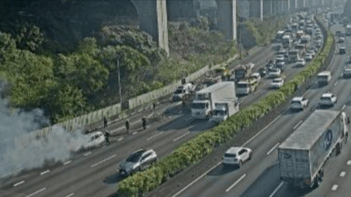 國道一號北向林口路段車流壅塞。(圖/翻攝畫面)