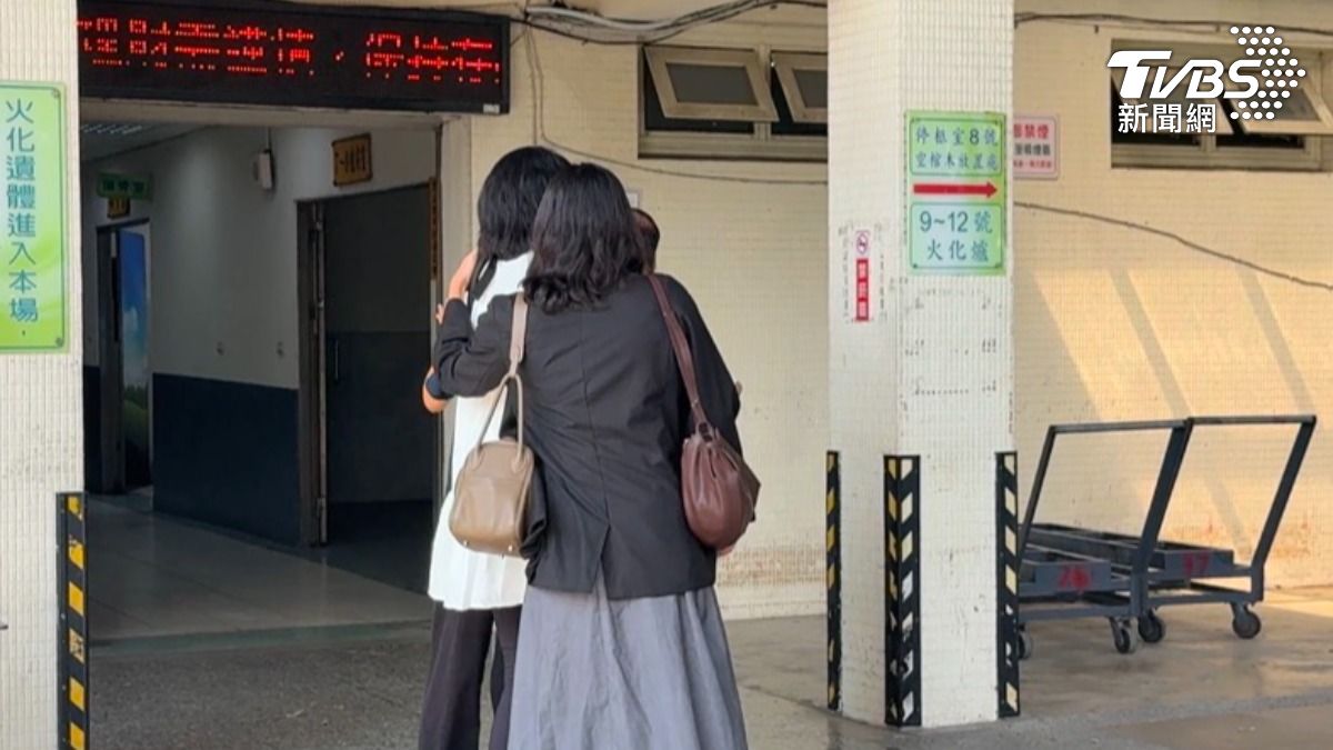 家屬掩面痛哭。（圖／TVBS）