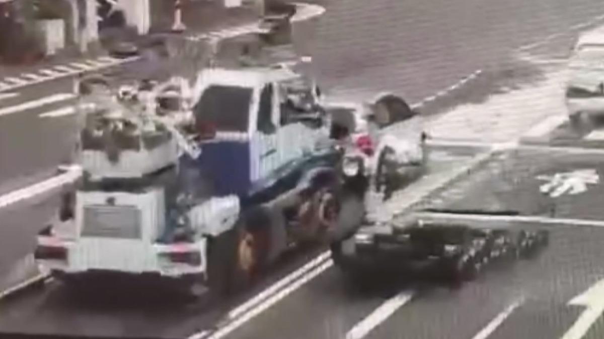 肇事的廖姓民眾已自行承認是因使用手機，未注意前車狀況而導致追撞。(圖／民眾提供)