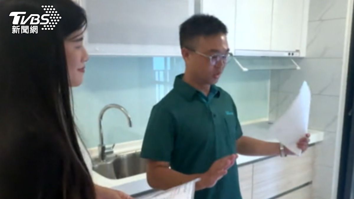 有意購屋民眾多方評估貸款。(圖/TVBS)