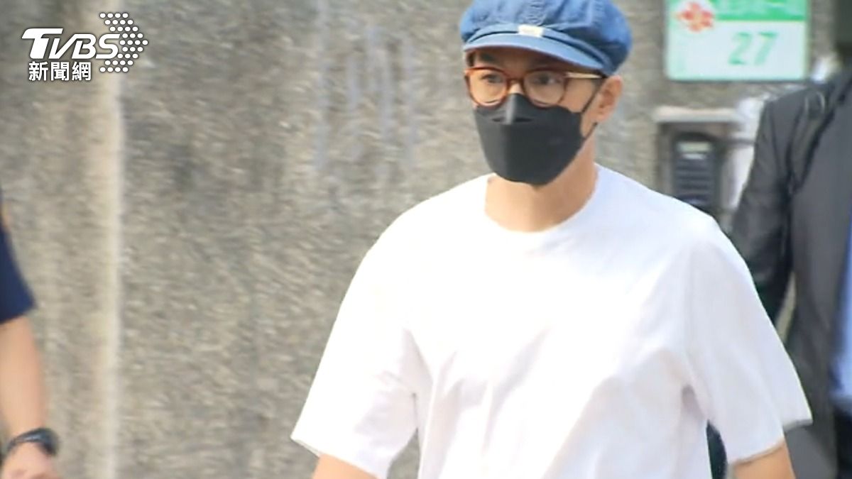 捲入精舍命案的李威被起訴後首度出庭。（圖／TVBS）