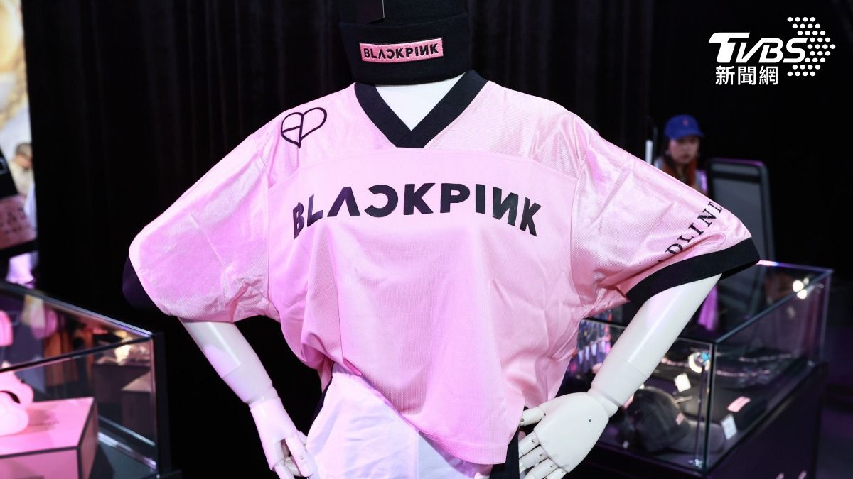 圖輯/BLACKPINK大巨蛋快閃店「最俗1物僅百元」 龍虎塔T恤夯爆