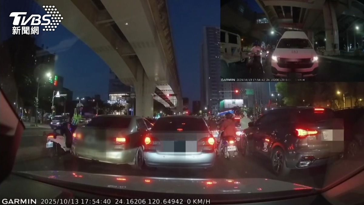 台中註銷車輛遇警攔查衝撞5車逃！車丟快車道「人溜了」。(圖／民眾提供)