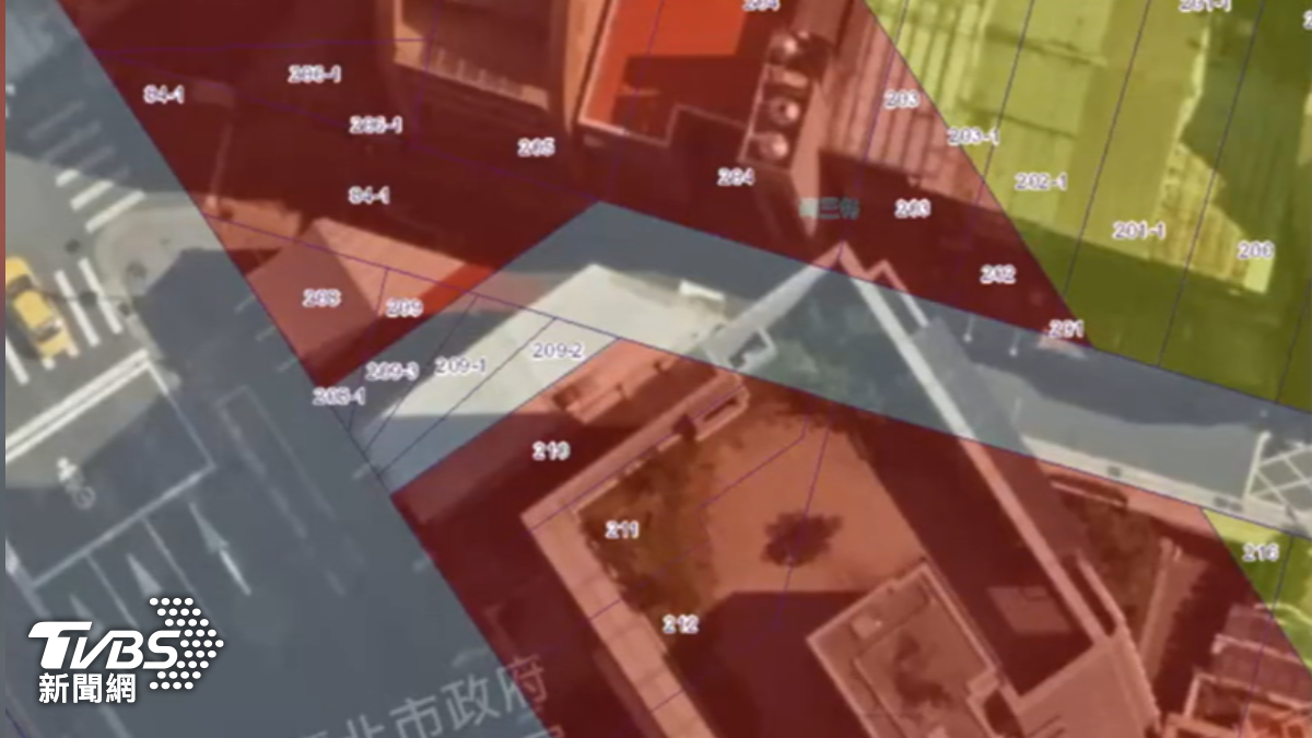 已經合法登記和正常繳稅多年,台北市古亭站附近的金三角店面突然被檢舉「計畫道路」。(圖/TVBS)