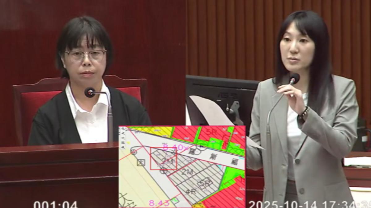 國民黨台北市議員耿葳質詢台北市政府都發局長簡瑟芳。(圖/台北市議會)