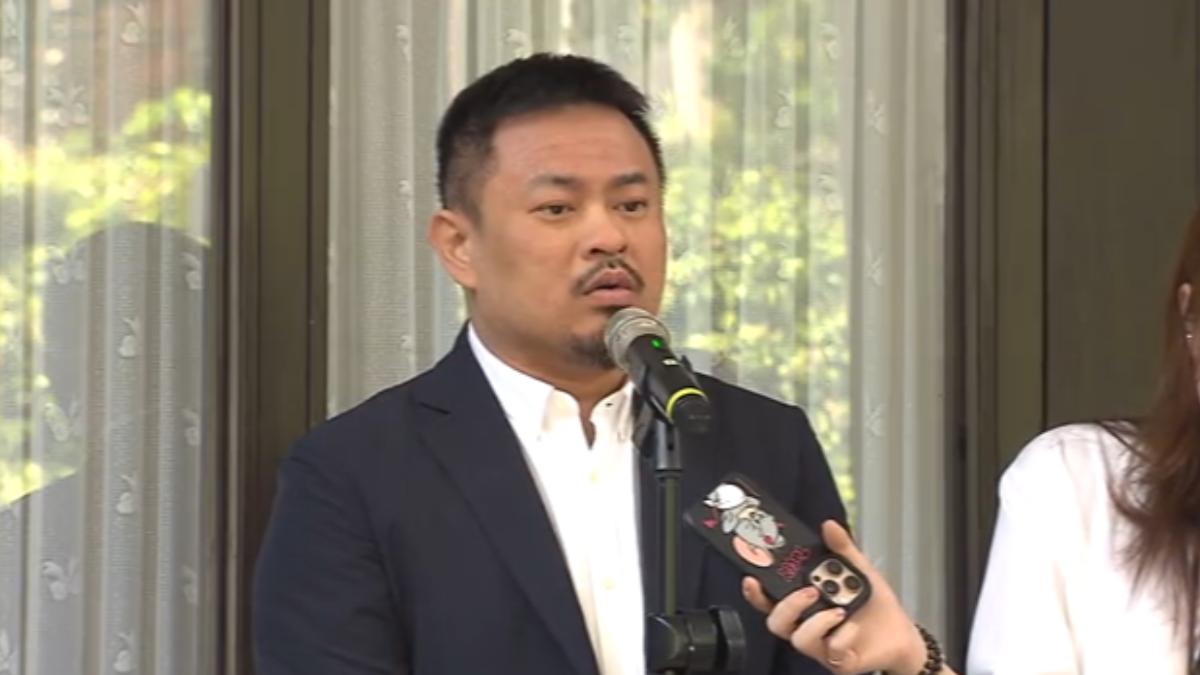 勞動部長洪申翰受訪時,點名長榮航空有多次違反勞基法紀錄。(圖/TVBS)