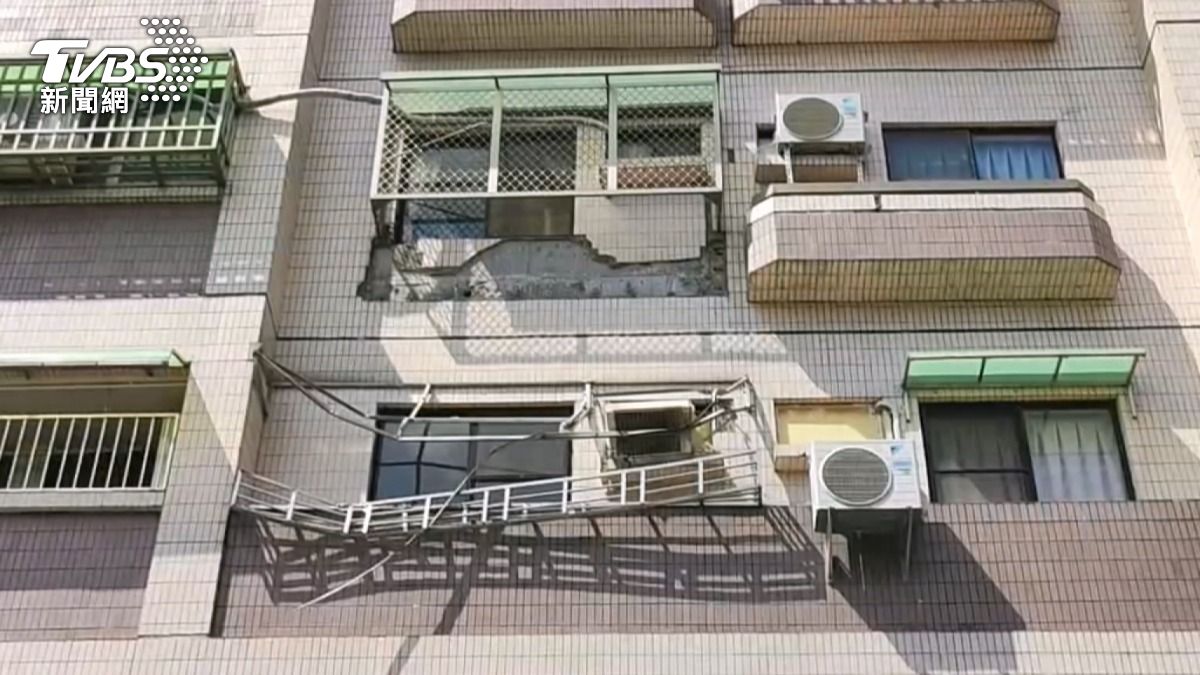 台中太平一棟35年老舊社區大樓發生驚險意外,花台與外牆間竟無鋼筋連接 。(圖/TVBS)