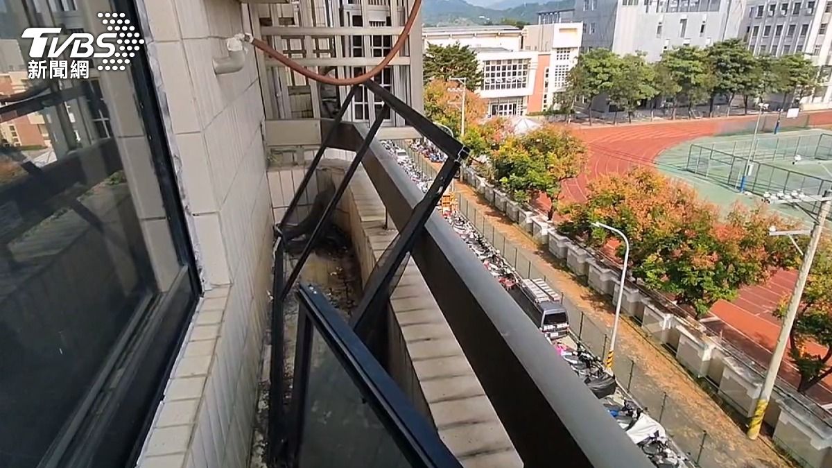 市府已要求建築物所有權人限期改善整修並向都發局報備。(圖/TVBS)