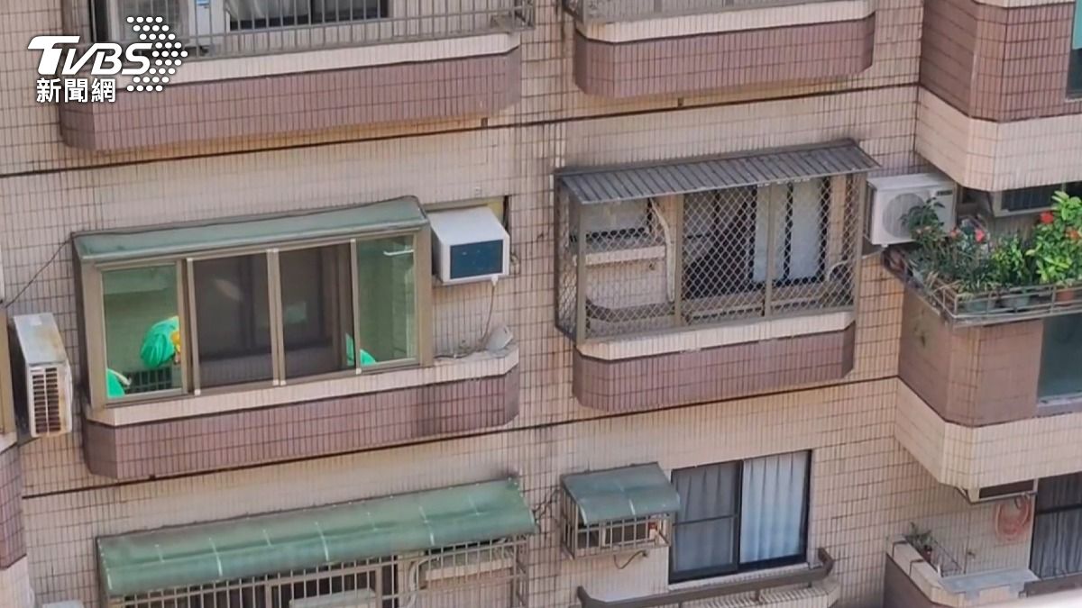 現代新建築物的陽台或花台因重量較重,設計時都會與主結構相連。(圖/TVBS)