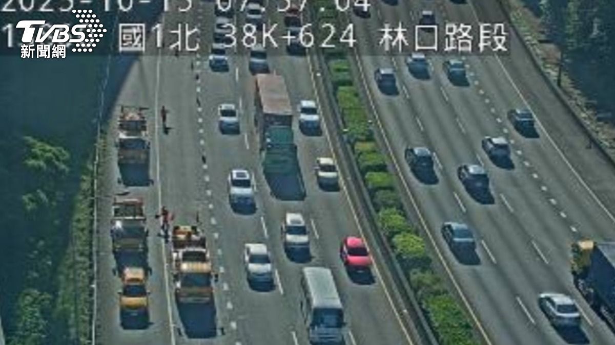快訊/快改道!國一林口段南下追撞紫爆大塞車 北上內線2車事故