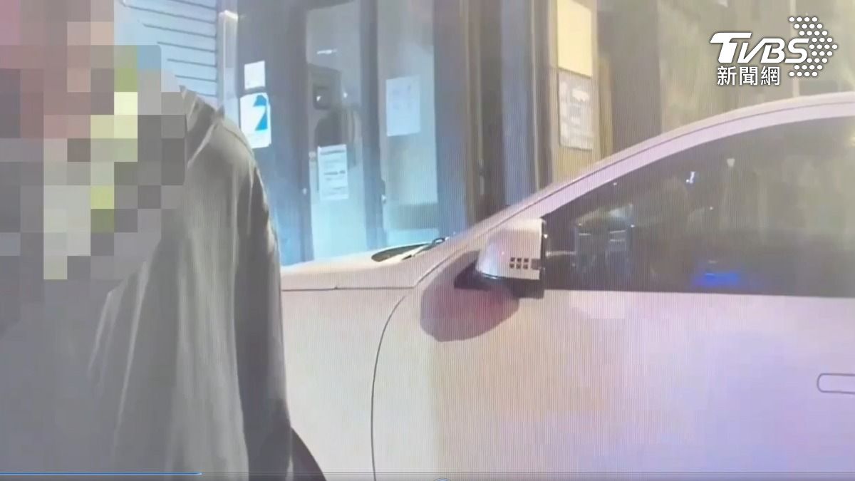 警方逮捕徐姓街友。(圖/TVBS)