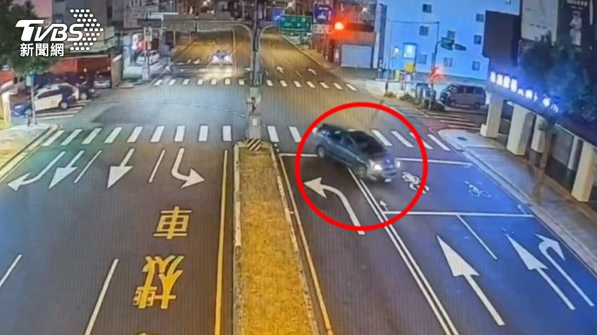 駕駛逆向行駛,一路飆車。(圖/TVBS)