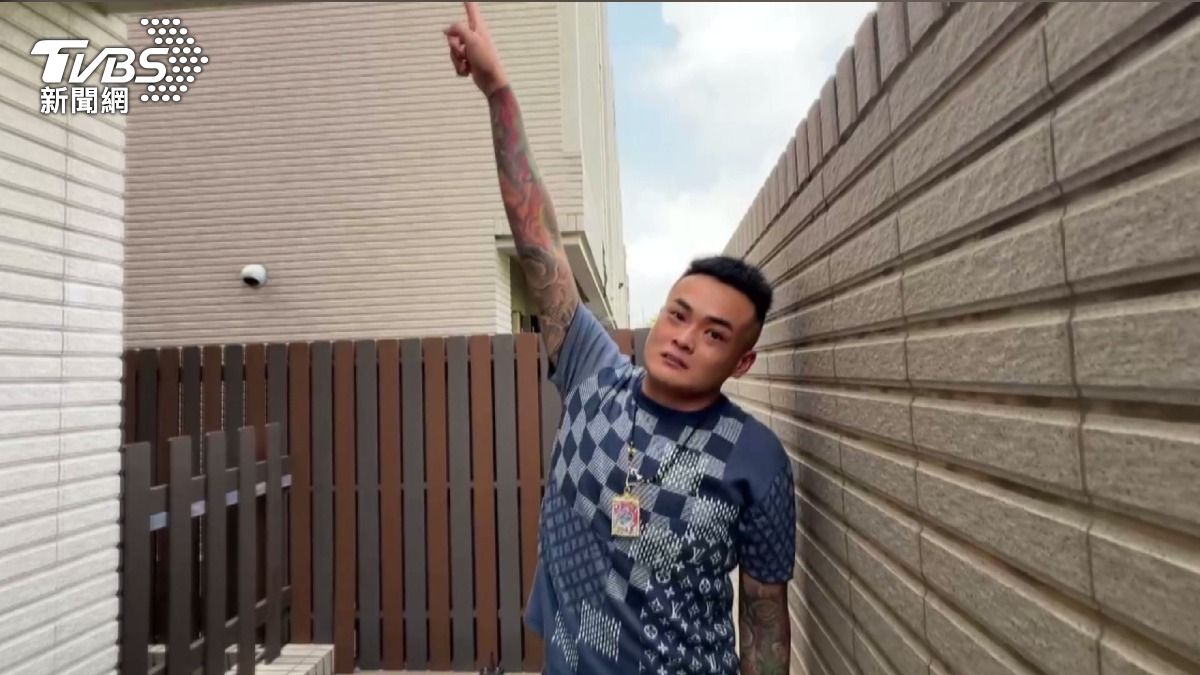 高檔社區住戶成竊賊！攀牆闖鄰居家。(圖／TVBS)