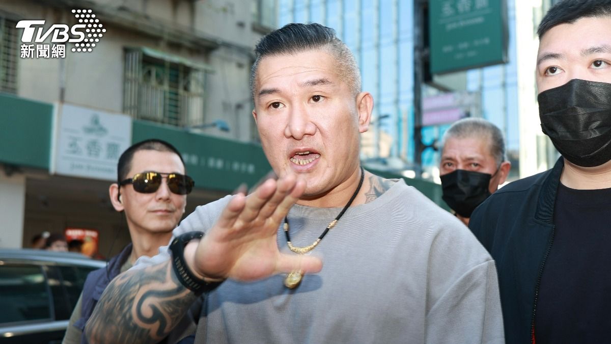 直播喊「斬首」出事了!館長現身應訊怒嗆:賴清德改當網軍好了