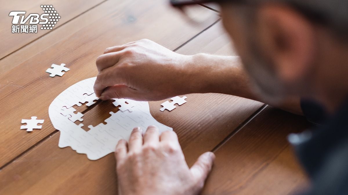 失眠加上睡眠時間短於平常的情況對人體尤其有害。(示意圖/達志影像shutterstock)