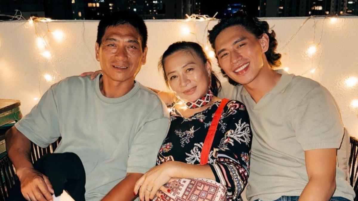 柏霖首次到香港宣傳,爸媽也開心同行。(圖/索尼音樂提供)