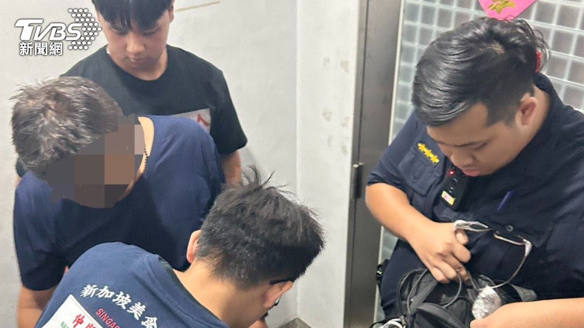 中和丟炮男,疑似與人發生行車糾紛,丟擲蝴蝶炮釀火燒車,朋友家落網。(圖/TVBS)