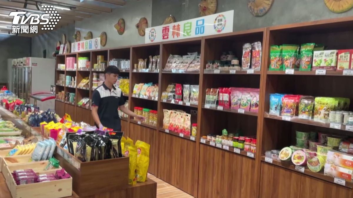 宣稱是「西螺鎮農會嚴選的甜菜根」，但這完全不是農會的產品。(圖／TVBS) 