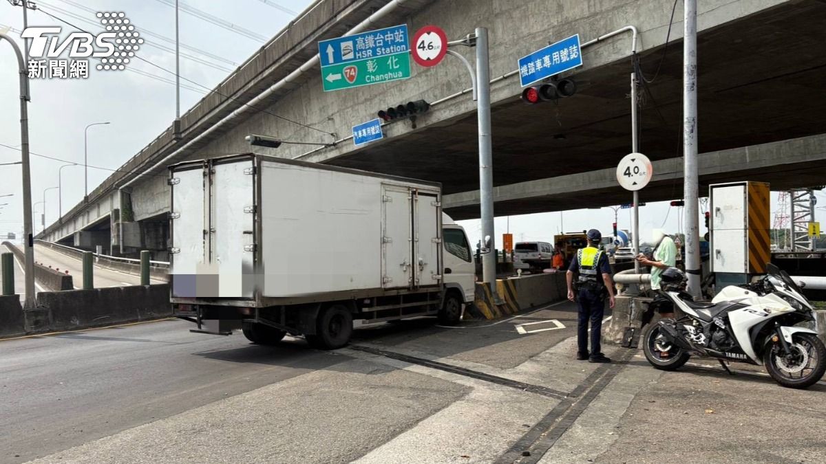 台74嚴重車禍!55歲男心肌梗塞撞分隔島沒心跳 急動刀搶回命
