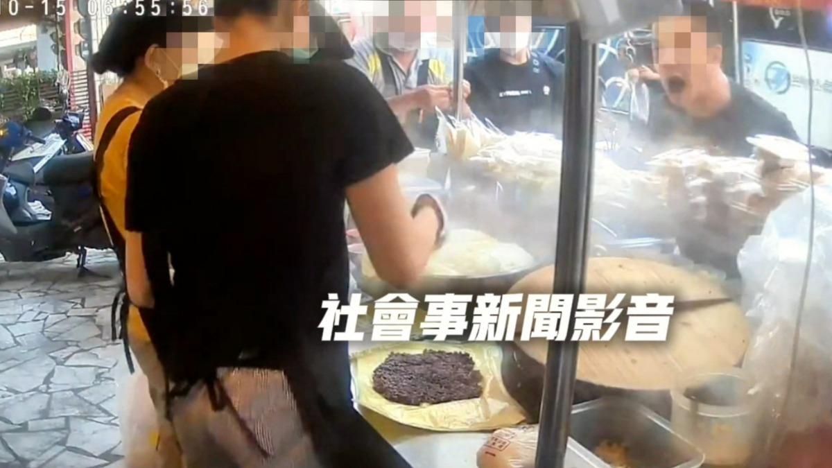 飯糰等太久!台南男情緒失控怒砸玻璃 嗆店員「臭機X」畫面曝