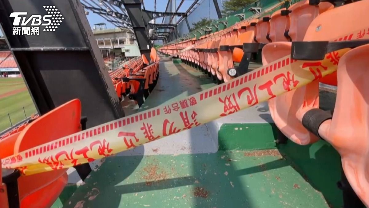 颱風重創台南球場,風災過3個月仍重修繕完成,統一獅恐需2年才能回家。(圖/TVBS)