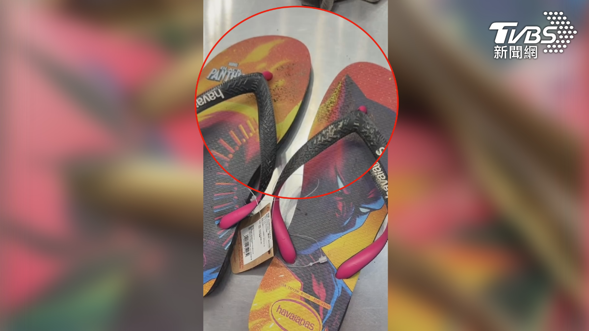 屏東小琉球一家知名拖鞋品牌分店近日捲入品質爭議，前員工爆料店內銷售有問題的滯銷拖鞋。（圖／TVBS）