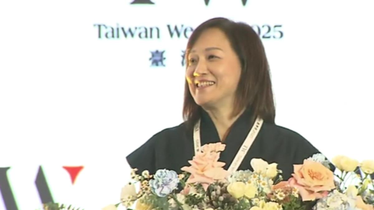 昔玉女歌手徐仲薇成外銀最美CEO。（圖／TVBS）