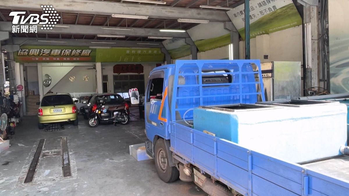 店老闆發現店內泰國蝦和食材經常莫名減少,懷疑有人偷竊,因此決定親自守候。(圖/店家提供)