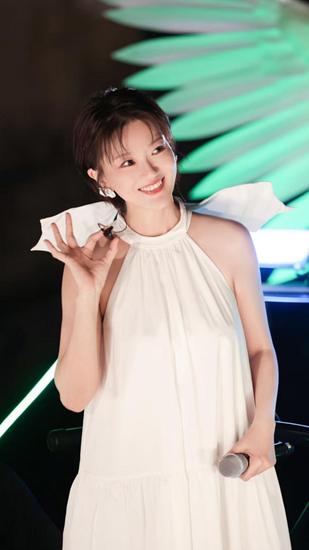 蔡淳佳曾被包裝成玉女歌手,面對男同業討抱當場回嗆。(圖/Joi Music / 淳萃文化提供)