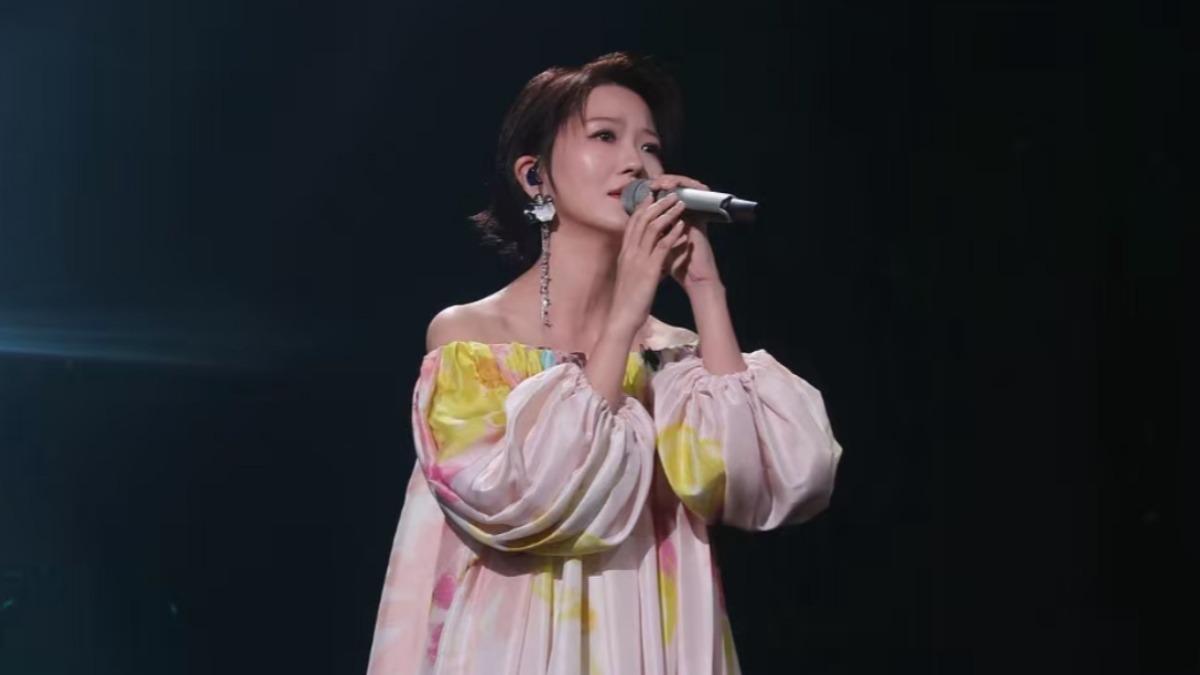 蔡淳佳終於在出道地台北開唱,讓她感動不已。(圖/Joi Music / 淳萃文化提供)