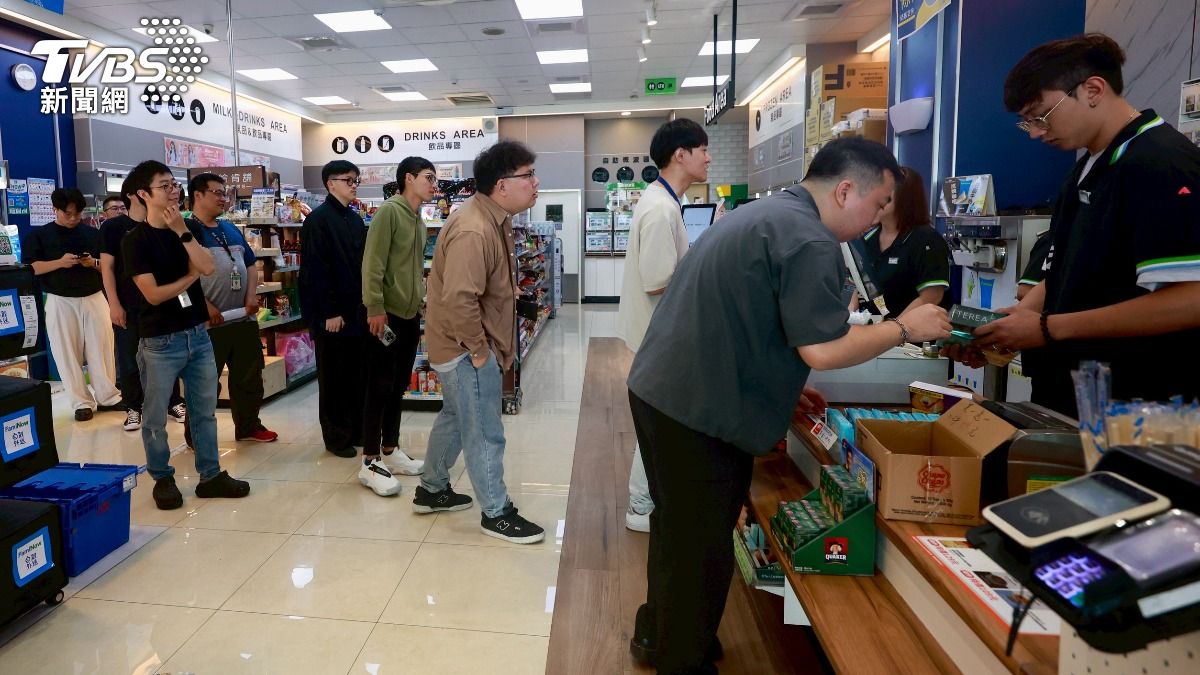 加熱菸今開買!衛福部長突擊超商 國健署警告勿發開箱文