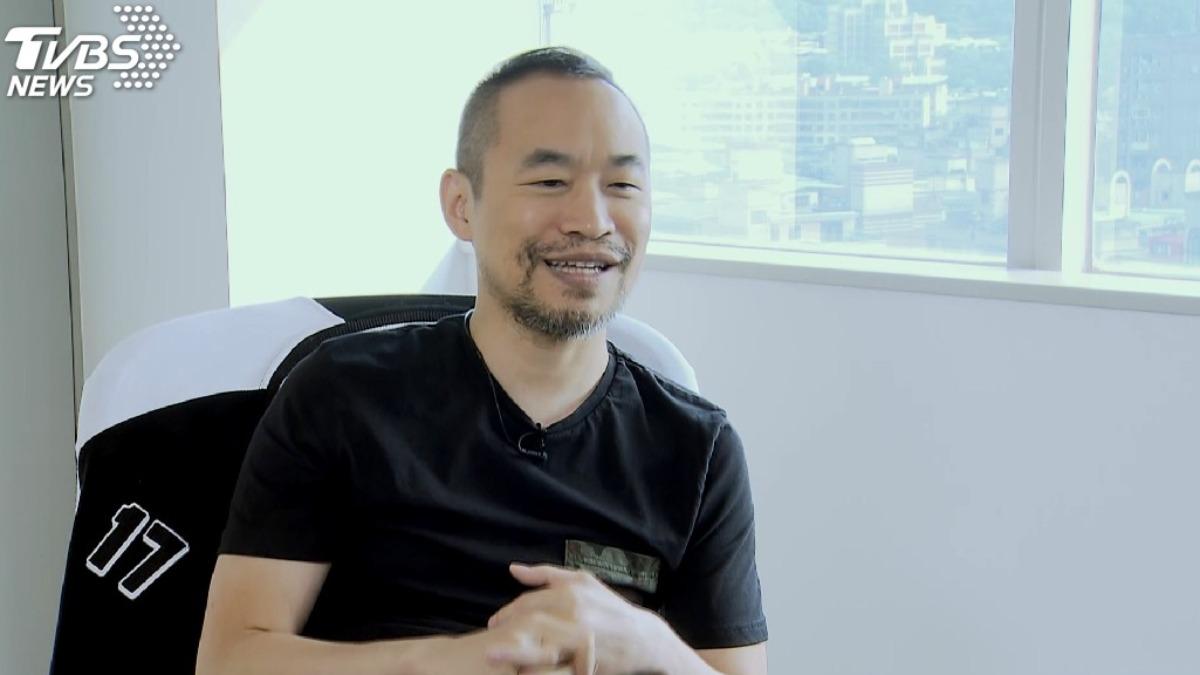 黃立成17億沒了!突曬自拍揭真實現況 網製跳水片釣出他回應