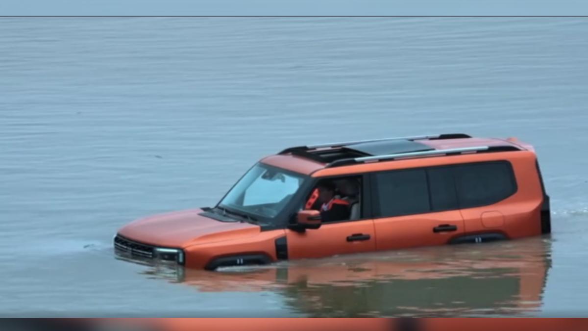 奇瑞汽車在水中時速可以達到7公里,水中行駛最長也號稱能超過1小時。(圖/大陸奇瑞汽車)