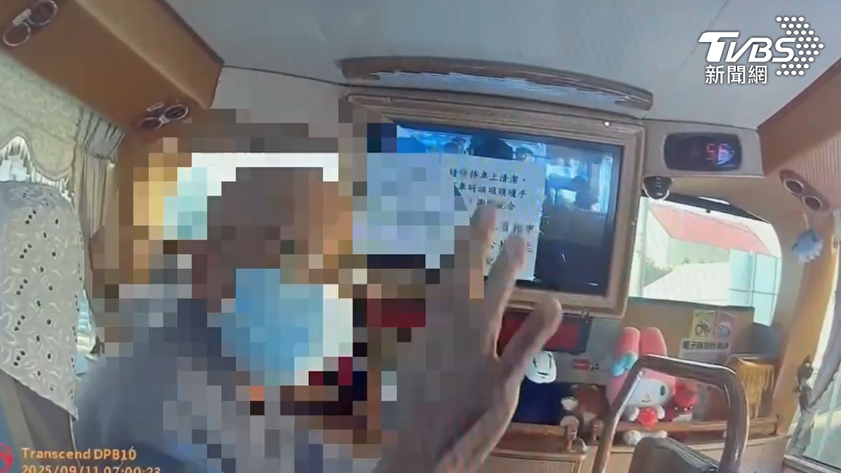 屏東里港鄉也發生類似糾紛,一名出家人因不從前門上車而與司機發生爭執。(圖/TVBS)