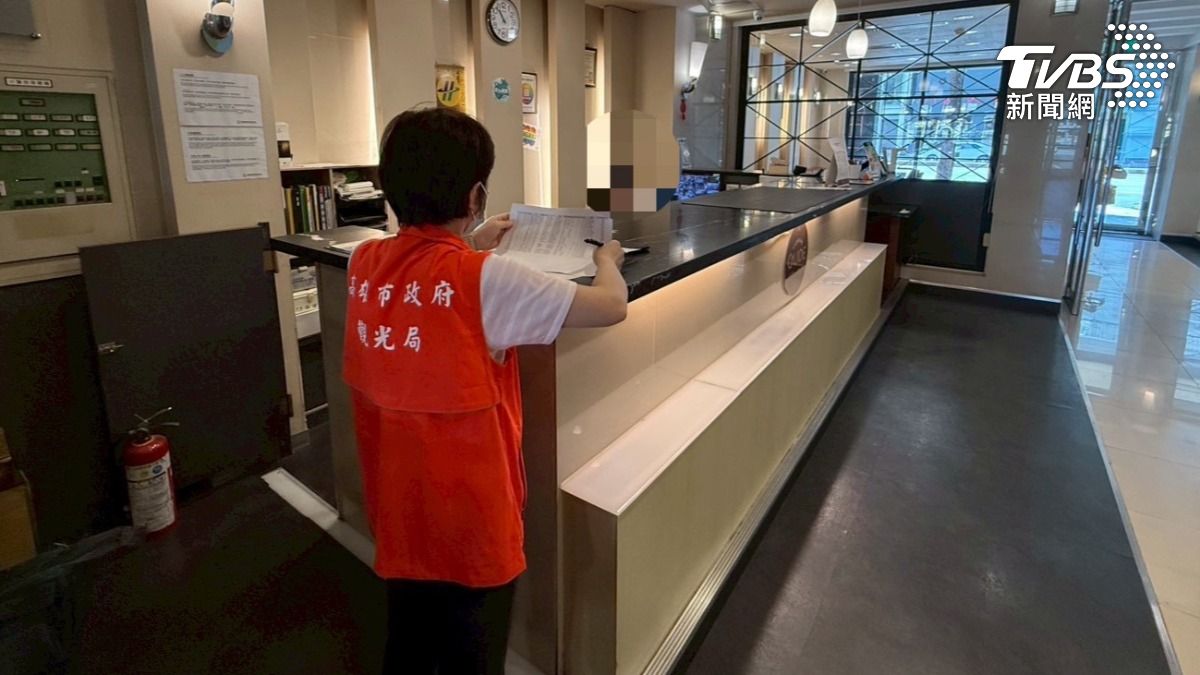 承攜行旅-高雄新崛江經查察,房價稽查符合規定。(圖/TVBS)