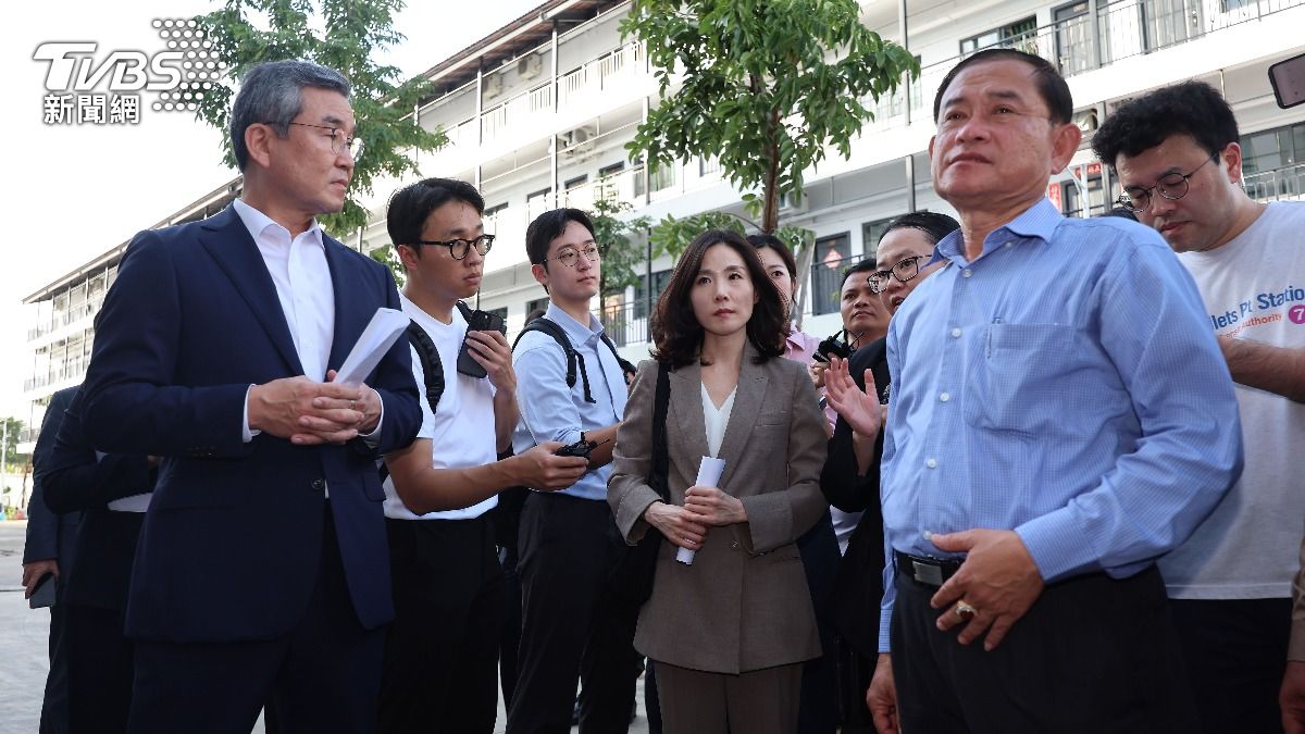 南韓政府團隊16日現身柬埔寨詐騙園區視察。(圖/達志影像Newscom)