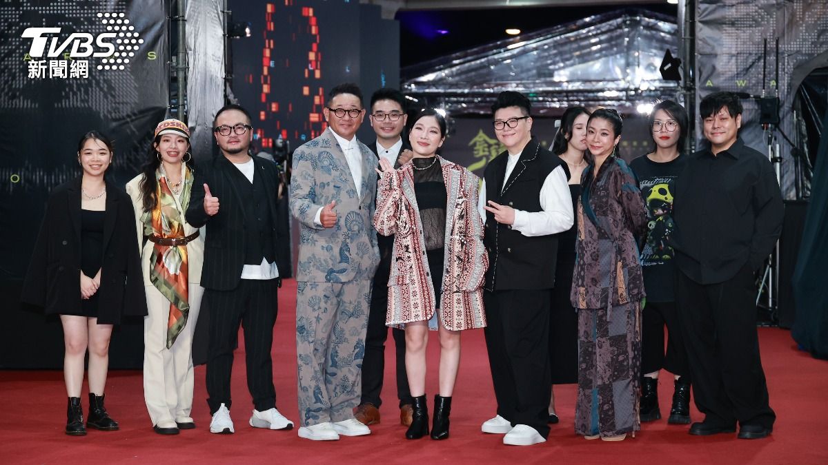 Sandra和TVBS製作團隊一起現身。（圖／TVBS娛樂組攝）