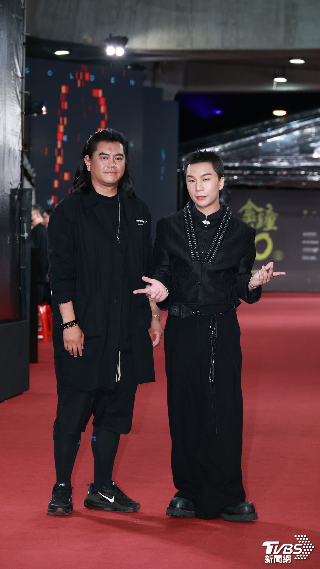 派翠克和製作人B2一起走紅毯。(圖/TVBS)