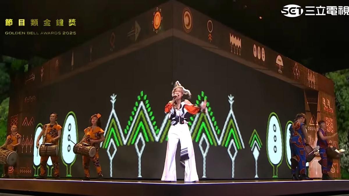 金鐘60/大小S表妹登台了!身分竟是金曲歌后 台下歡呼爆棚