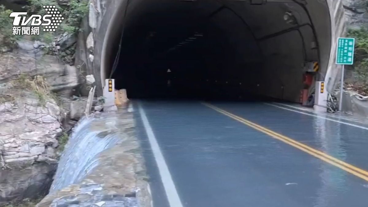 靳珩隧道目前嚴重積水。（圖／TVBS）