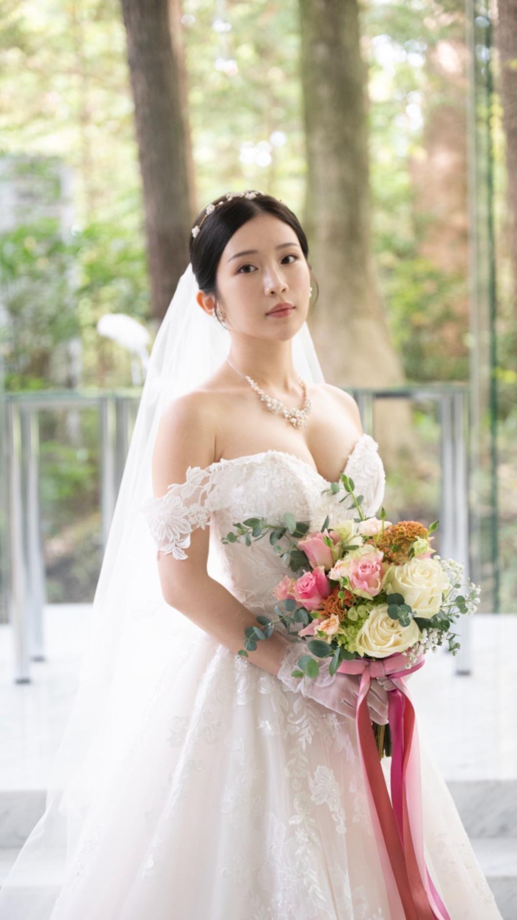 鄭家純與老公Akira在輕井澤森之美教堂舉行婚禮。(圖/千巡影世提供)